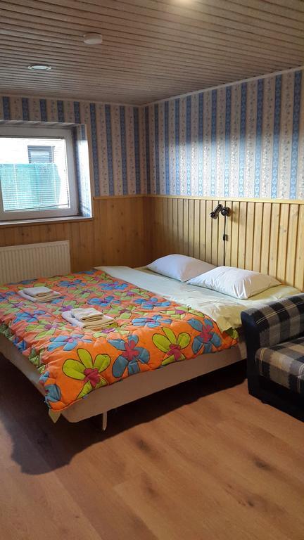 Terve Hostel Pärnu Esterno foto